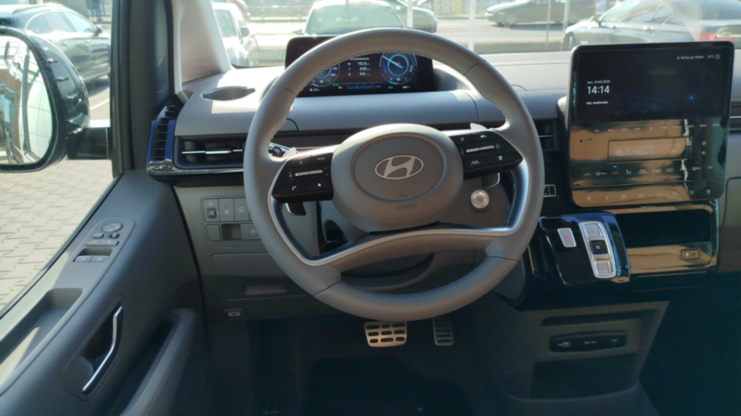 HYUNDAI Staria Staria 1.6 T-GDI HEV Luxury aut