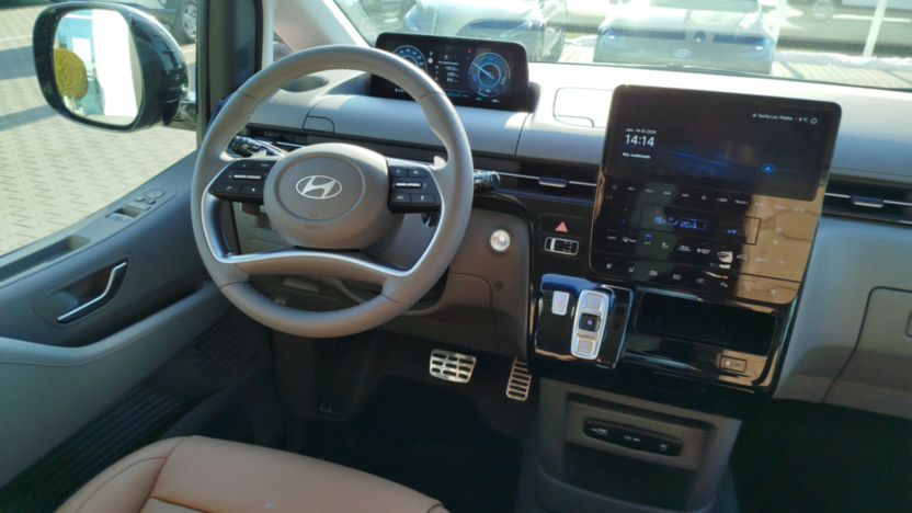 HYUNDAI Staria Staria 1.6 T-GDI HEV Luxury aut