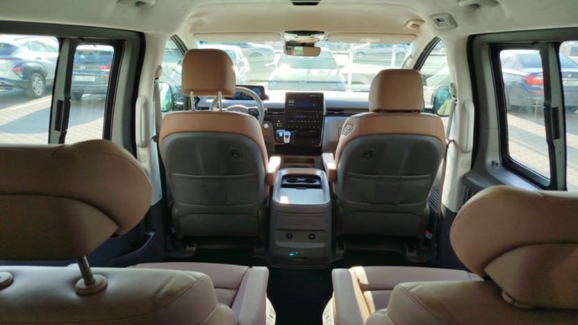 HYUNDAI Staria Staria 1.6 T-GDI HEV Luxury aut