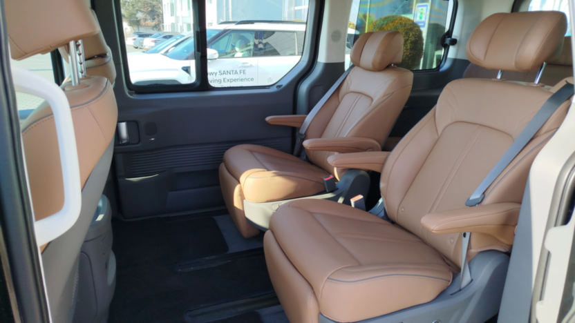 HYUNDAI Staria Staria 1.6 T-GDI HEV Luxury aut