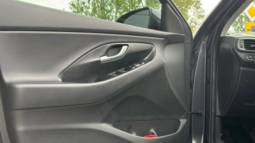 HYUNDAI i30 i30 1.0 T-GDI Modern