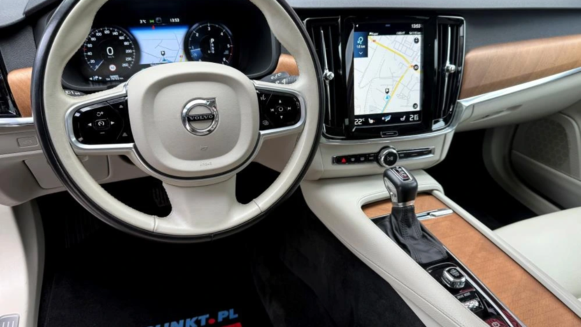 VOLVO V90 V90 D3 Momentum aut