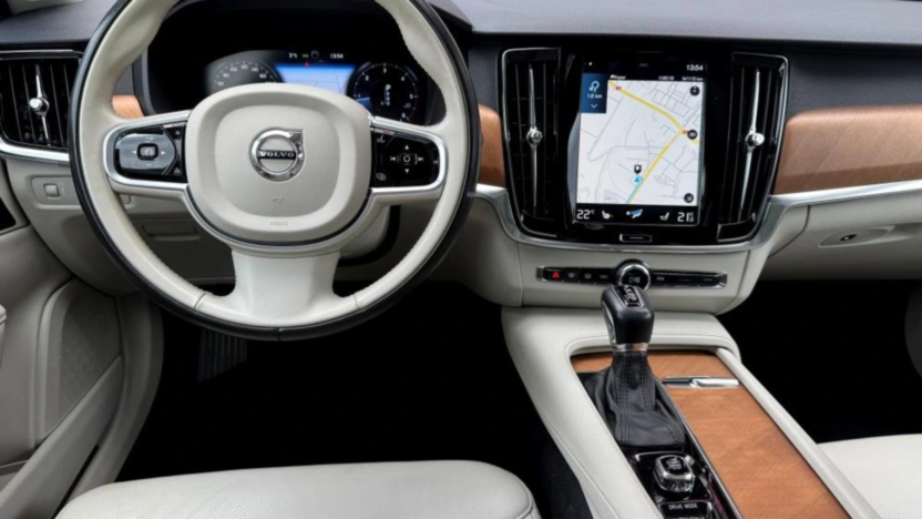 VOLVO V90 V90 D3 Momentum aut