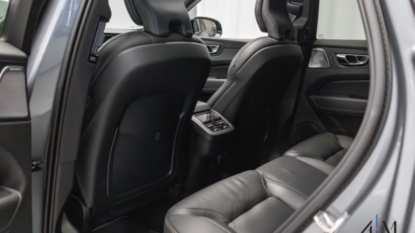 VOLVO XC60 XC60 B4 D AWD Ultimate Dark aut