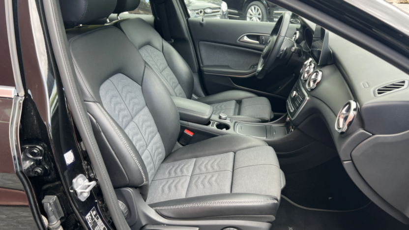 MERCEDES-BENZ GLA GLA 200 7G-DCT Style