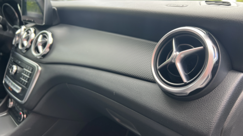 MERCEDES-BENZ GLA GLA 200 7G-DCT Style