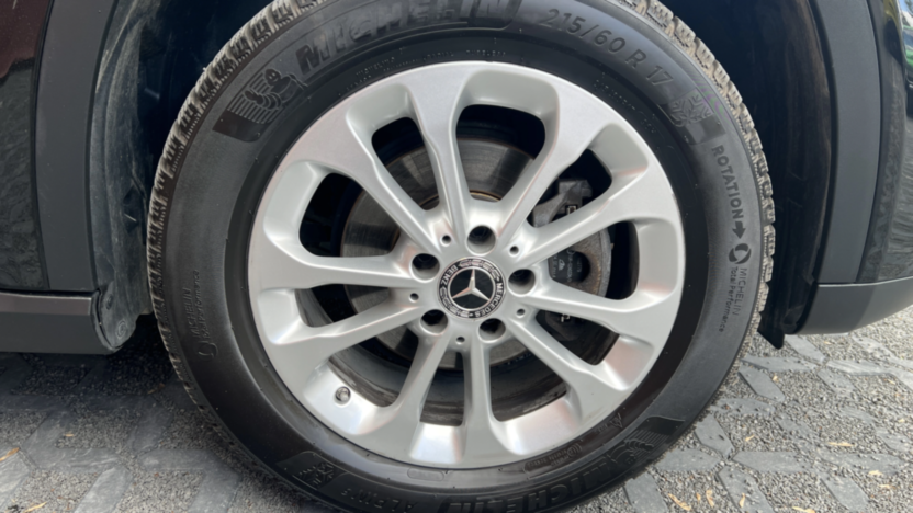 MERCEDES-BENZ GLA GLA 200 7G-DCT Style
