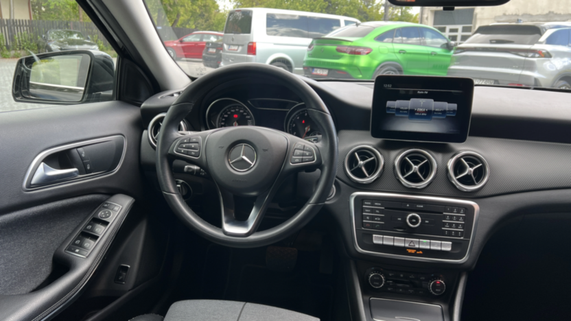 MERCEDES-BENZ GLA GLA 200 7G-DCT Style