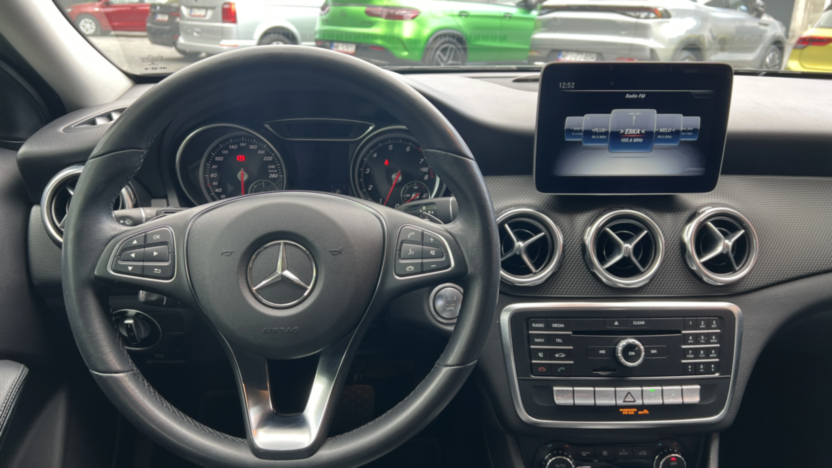 MERCEDES-BENZ GLA GLA 200 7G-DCT Style