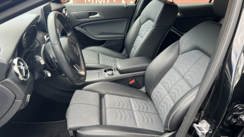 MERCEDES-BENZ GLA GLA 200 7G-DCT Style