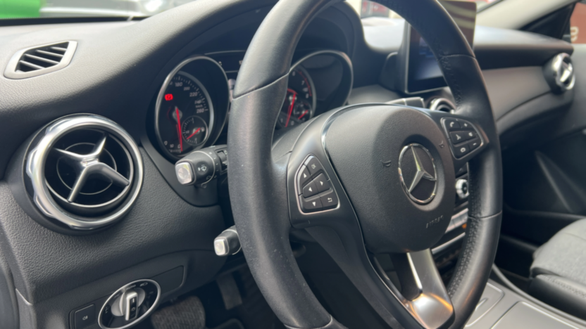 MERCEDES-BENZ GLA GLA 200 7G-DCT Style
