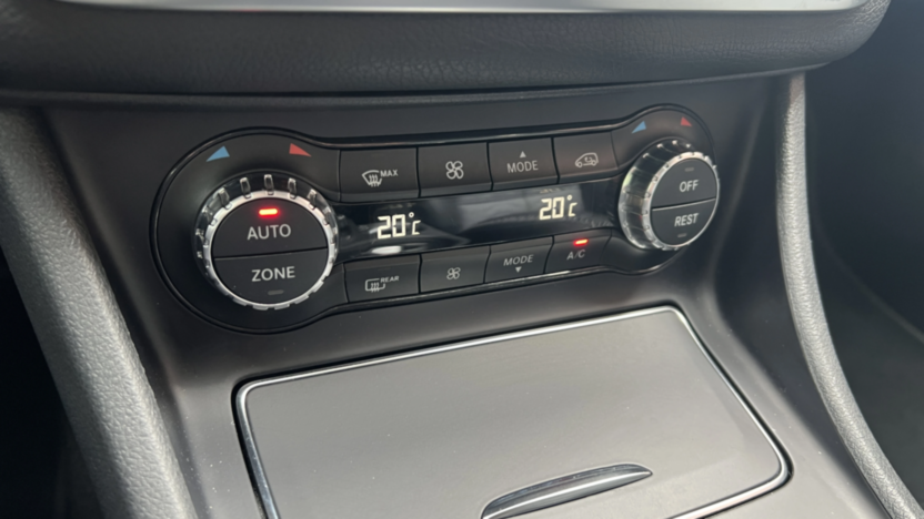MERCEDES-BENZ GLA GLA 200 7G-DCT Style