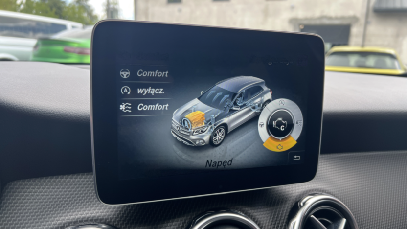 MERCEDES-BENZ GLA GLA 200 7G-DCT Style