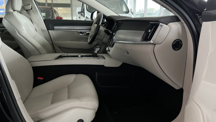 VOLVO V90 V90 T4 Momentum aut