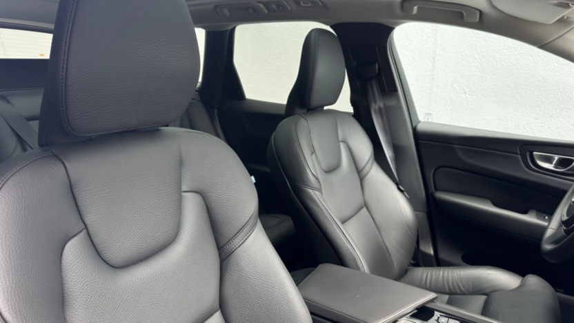 VOLVO XC60 XC60 T6 Plug-In Hybrid AWD Plus Dark aut