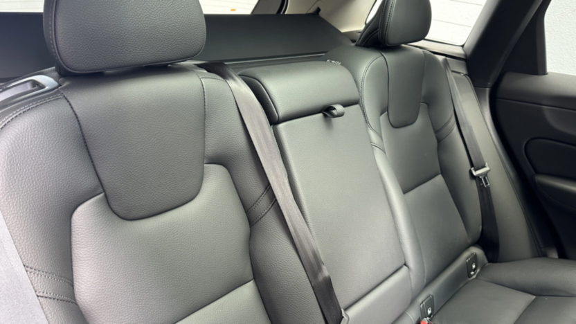 VOLVO XC60 XC60 T6 Plug-In Hybrid AWD Plus Dark aut