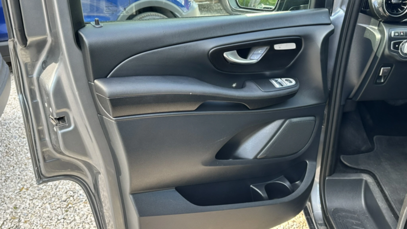 MERCEDES-BENZ V Klasa V 300 d 4-Matic 9G-Tronic (ekstra dł)