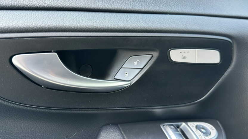 MERCEDES-BENZ V Klasa V 300 d 4-Matic 9G-Tronic (ekstra dł)