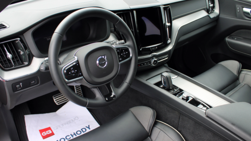 VOLVO XC60 XC60 B5 B AWD Plus Dark aut