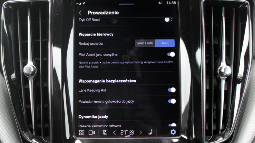 VOLVO XC60 XC60 B5 B AWD Plus Dark aut