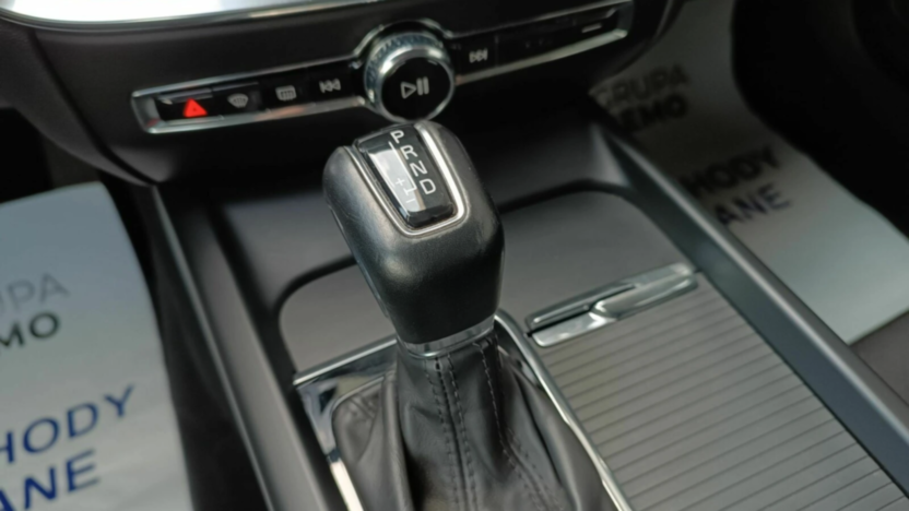 VOLVO V60 V60 T4 Momentum aut