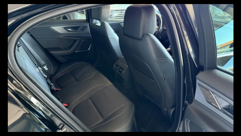 JAGUAR XE XE 2.0 P300 AWD R-Dynamic HSE aut