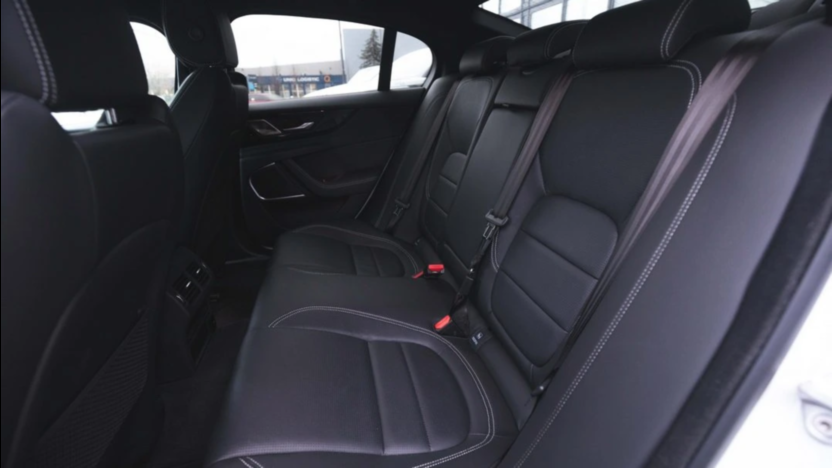 JAGUAR XE XE 2.0 D200 mHEV R-Dynamic SE aut