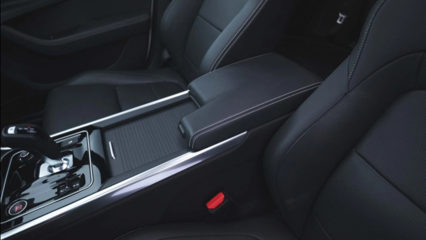 JAGUAR XE XE 2.0 D200 mHEV R-Dynamic SE aut