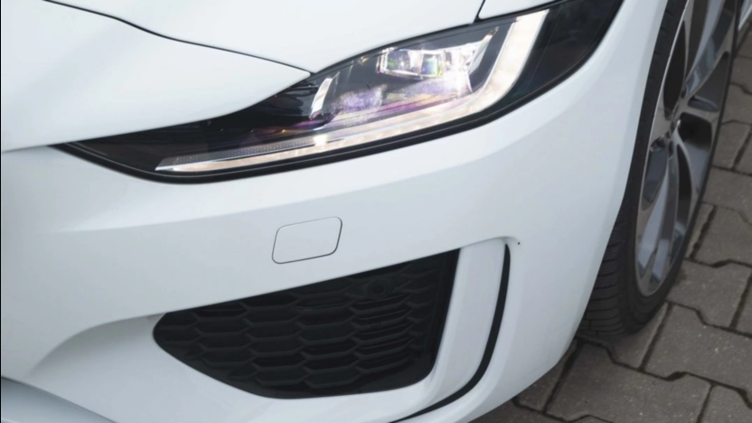 JAGUAR XE XE 2.0 D200 mHEV R-Dynamic SE aut