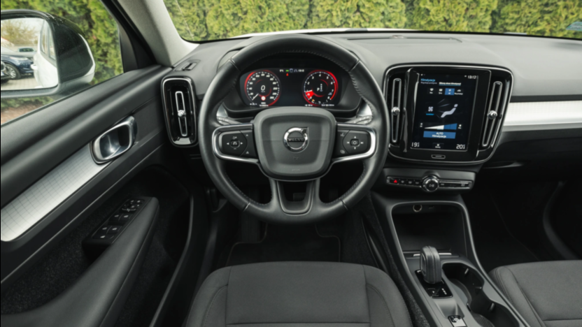 VOLVO XC40 XC40 T3 Momentum Pro aut