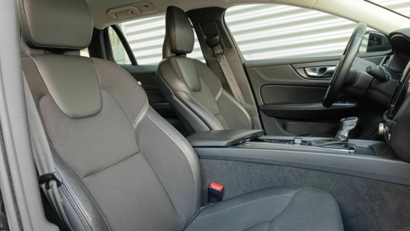 VOLVO V60 V60 T4 Momentum aut