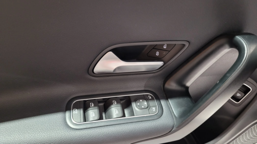 MERCEDES-BENZ CLA CLA 200 7G-DCT