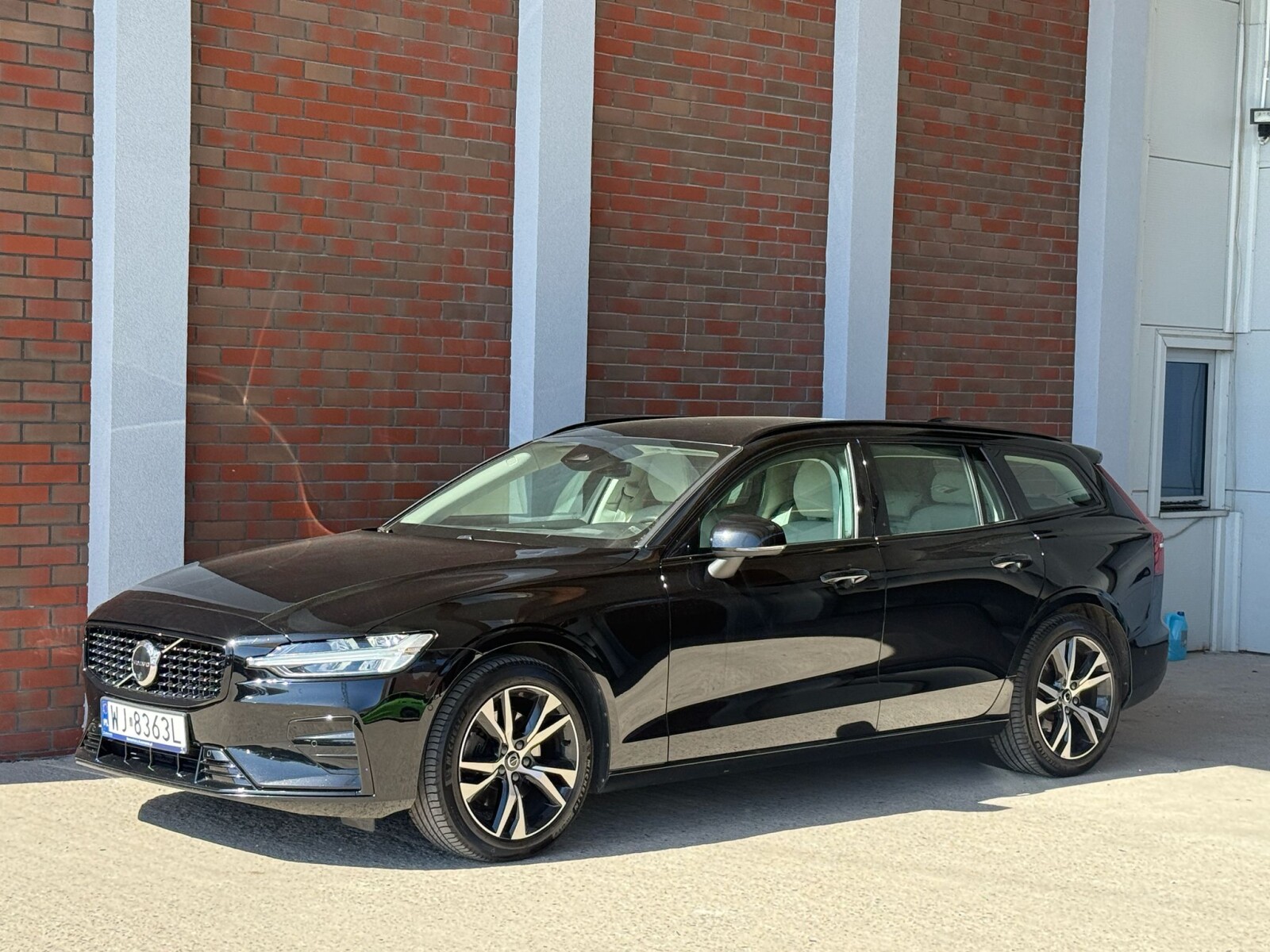 Volvo V60 2023