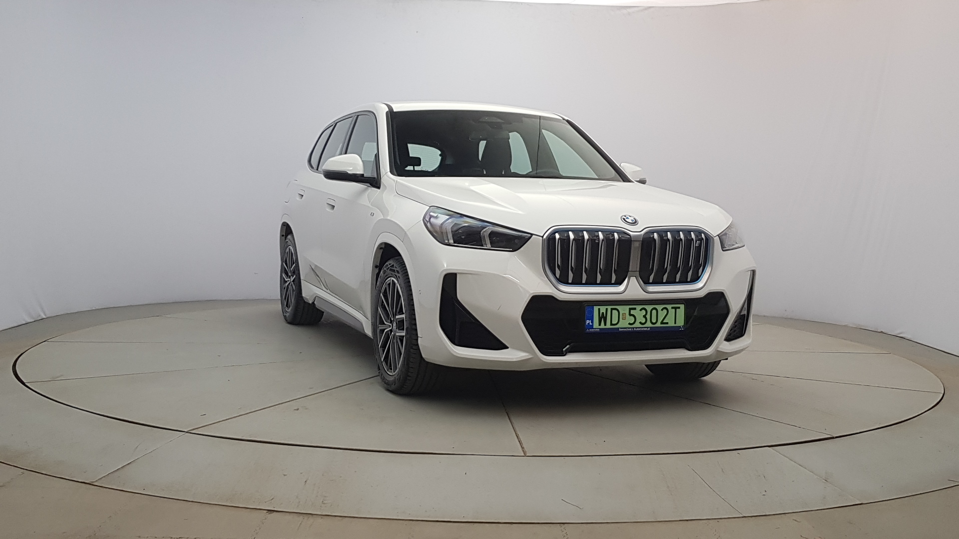 BMW iX1