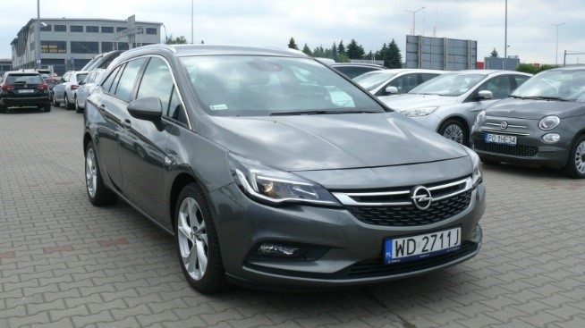 szary opel astra V