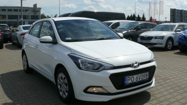 biał hyundai i20