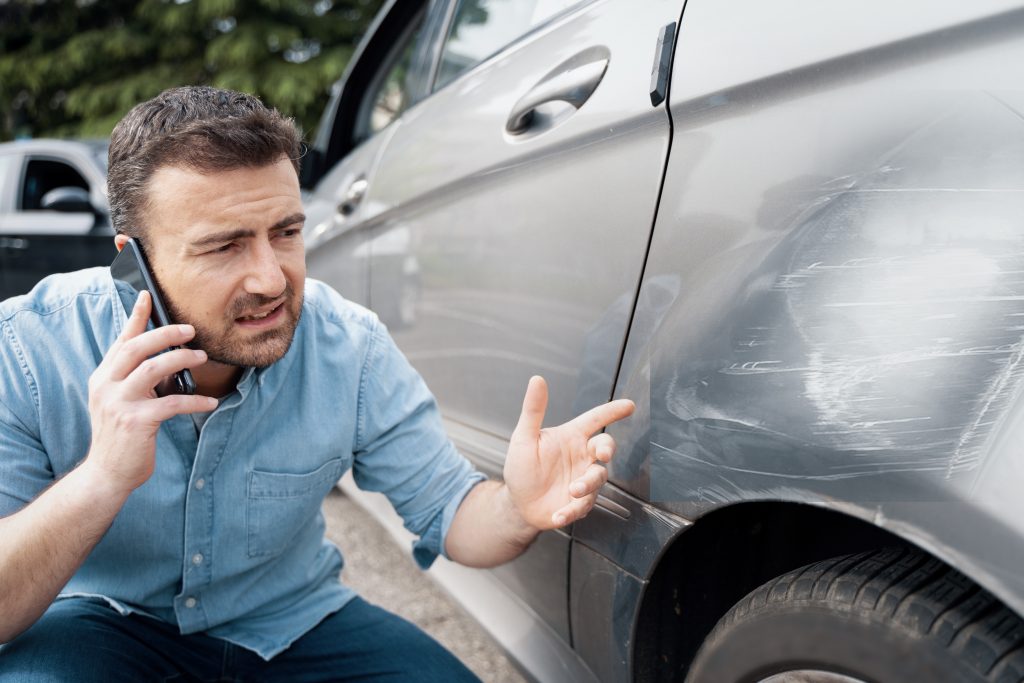 ubezpieczenie AC na wypadek szkody parkingowej