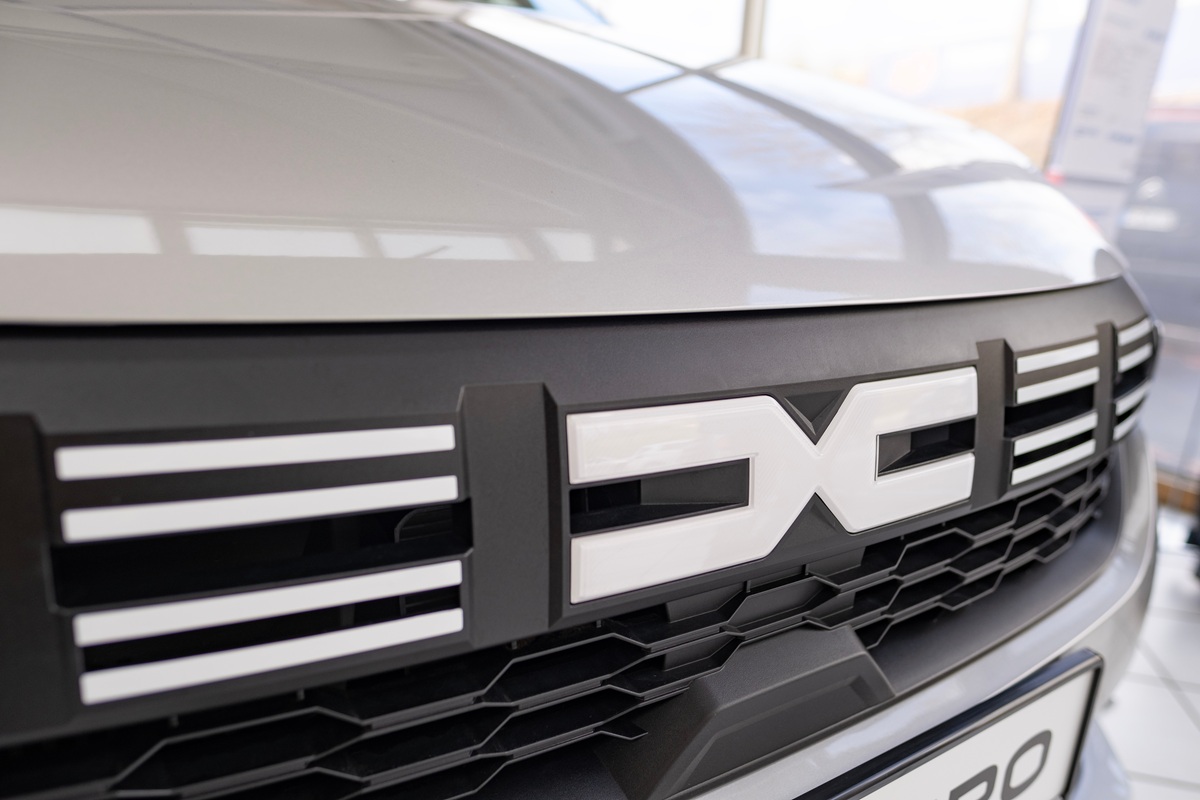 Dacia pokazała nowy samochód. Kiedy trafi do polskich salonów i ile kosztuje?