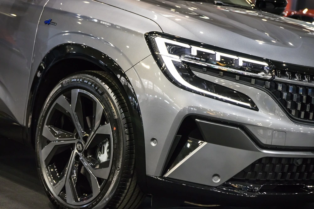 Renault Austral 2025 po liftingu: hybrydowy SUV nowej generacji